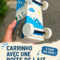 Chariot en bois fait maison avec boîte de lait, décoré avec des peintures colorées.