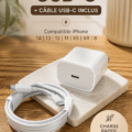 Chargeur USB-C original pour iPhone sur un fond blanc