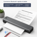 Imprimante portable Phomemo sur une table avec des étiquettes imprimées