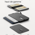 Portefeuille Snapwallet empilable en cuir, élégant et polyvalent, sur fond neutre.