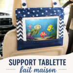 Un support tablette fait maison installé dans une voiture, conçu avec des matériaux simples.