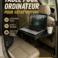 Table pour ordinateur portable dans une voiture, pratique et esthétique.