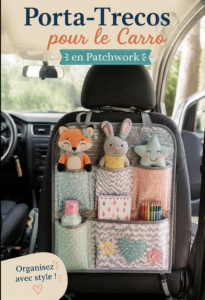 Porte-accessoires en patchwork coloré dans une voiture familiale