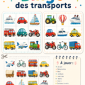 Un enfant souriant tenant une carte Bingo durant un voyage en voiture.