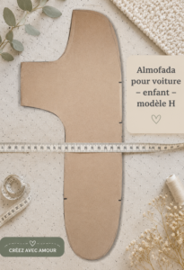 Coussin confortable pour voiture adapté aux enfants, offrant sécurité et soutien.