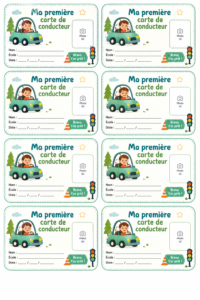 Femme souriante tenant son permis de conduire dans une voiture.
