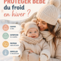 Bébé emmitouflé dans un manteau avec un bonnet pour l'hiver.