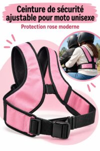 Une ceinture de sécurité rose pour enfant installée dans une voiture, symbole de sécurité routière.