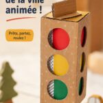 Voiture familiale avec enfants à l'intérieur, mettant en avant le confort et la sécurité.